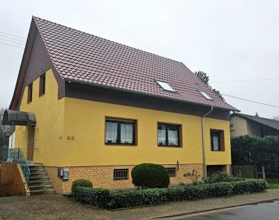 Zweifamilienhaus mit großem Grundstück in Nalbach (Sackgasse)