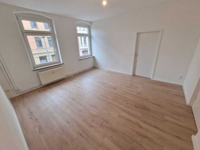 **Investieren statt mieten** Teilsanierte 2-Zimmerwohnung mit guter Raumaufteil. für Stadtliebhaber!