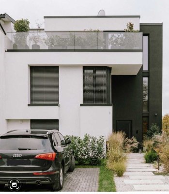 Neubau 2ZKB mit Terasse in S-Bahnnähe