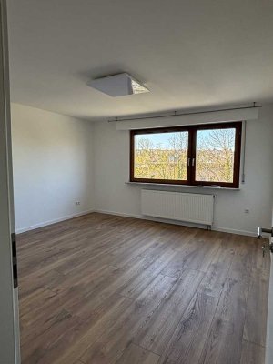 Sonnige 3-Zimmer Wohnung mit Terrasse in Pforzheim Südoststadt