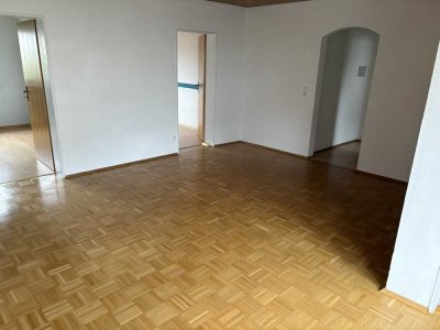 Ruhige 3-Raum-Wohnung mit Balkon und EBK in Olching