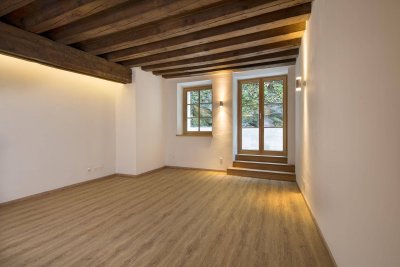 Stilvolle 2-Zimmer-Wohnung mit Terrasse im Altbau