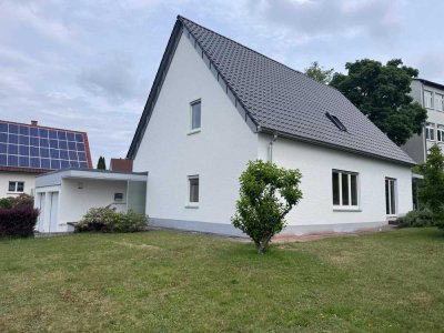 TOTALLY RESTORED FREEST. HOUSE WITH APP. 245 SQ.M. LIVING/STORAGE SPACE AND DOUBLE GARAGE!