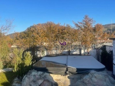 Traumhafte DG-Wohnung, Zentrumsnähe, mit Freiflächen, Dachgarten und KFZ Stellplatz.