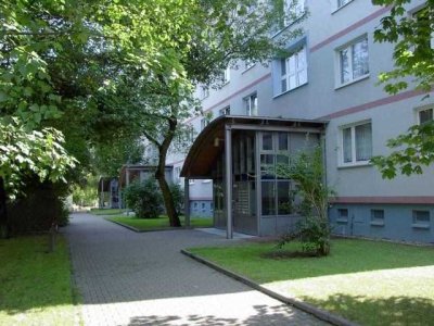 Großzügige Singlewohnung für Senioren - Erstbezug nach Komplettsanierung in bester Lage und mit Ries