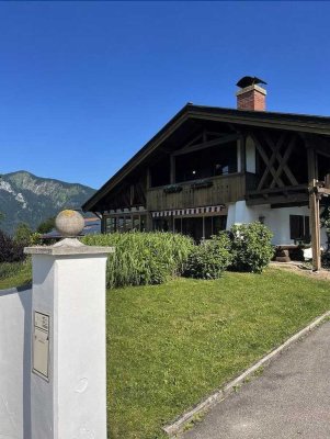 *Exklusives Anwesen in atemberaubender Lage mit traumhaftem Bergpanorama und Einliegerwohnung**