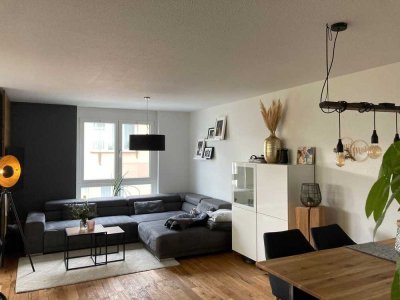 Geschmackvolle Wohnung mit dreieinhalb Zimmern sowie Balkon und Einbauküche in Bönnigheim