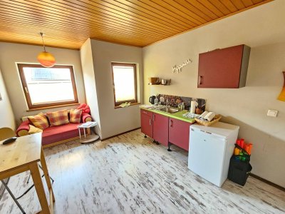 Lichtdurchflutete 3 - Zimmer Wohnung mit separtem Eingang und Eigengarten in ruhiger Siedlungslage