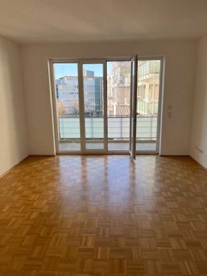 Helle 3-Zimmer Wohnung mit Balkon im 3. OG in München-Neuhausen