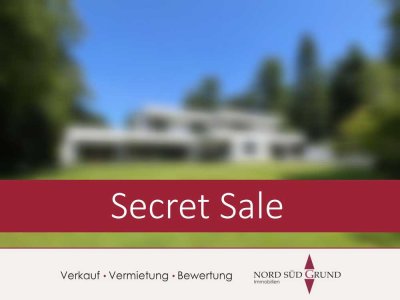 Designhaus im Bauhaus-Stil mit Pool und Waldgrundstück. Energetisch autark und zukunftssicher.