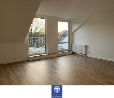 Heimelige, frisch sanierte Singlewohnung mit Balkon im Dachgeschoss! Erstbezug!