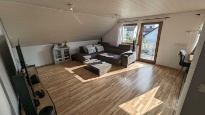 stilvolle, sanierte 3,5-Raum-Dachgeschosswohnung mit geh. Innenausstattung mit EBK