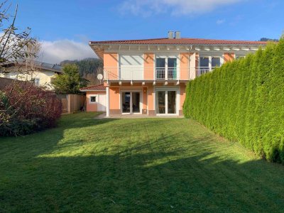 Doppelhaus mit Garten in Niederndorf
