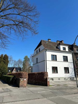 200 m² Wohnfläche | 7,5 Zimmer | Umfangreich renoviert | Garten & 2 Stellplätze | Bezugfähig