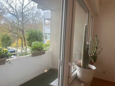 Ab 1.12.2025 können Sie hier einziehen. Gut geschnittene 2,5 Zimmerwohnung mit Balkon und Stellplatz