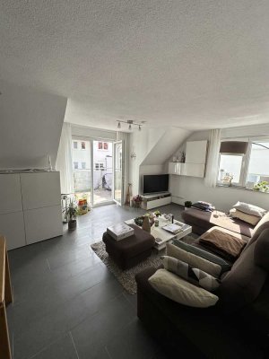 Freundliche und neuwertige 4-Zimmer-Maisonette-Wohnung mit geh. Innenausstattung mit Balkon