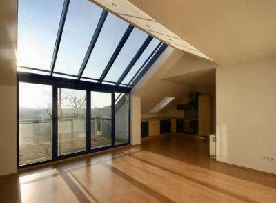 Helle 4,5-Zimmer DG-Wohnung mit Balkon