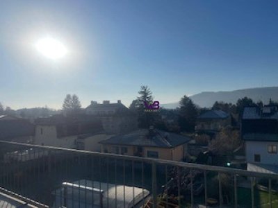 Spitzenpreis-Traumhafte DG-Wohnung, Zentrumsnähe, mit Freiflächen, Dachgarten und KFZ Stellplatz.