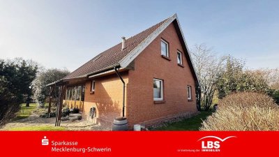 Holzhaus mit voller Verklinkerung
