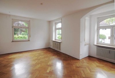 helle, ruhige Altbauwohnung in perfekter Lage mit top Infrastuktur