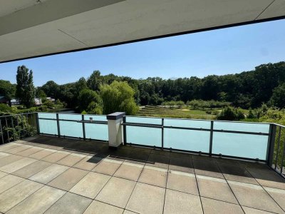 Exklusive 5-Raum-Penthouse-Wohnung im Grünen mit luxuriöser Innenausstattung und Seeblick