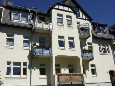 ***LICHTDURCHFLUTETES DACHGESCHOSS IN RUHIGER LAGE MIT VIEL PLATZ***
