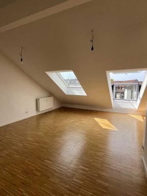 Moderne, kernsanierte 2,5 Zimmerwohnung mit großer Wohnküche!