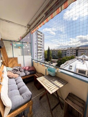 LICHTDURCHFLUTETE TOPLAGE FÜR ANLEGER ? GROßZÜGIGE ZIMMER, PERFEKT FÜR WG MIT IDEALER ANBINDUNG