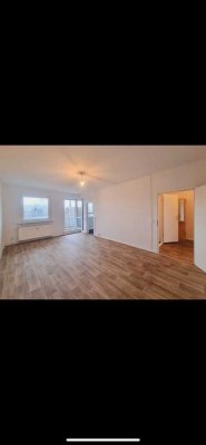 Frisch sanierte 2-Zimmer-Wohnung mit Balkon in Wörth – 50 m², Parkettboden.