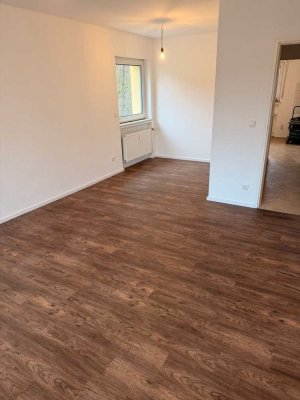 Sanierte 2-Zimmer-Küche-Bad-Wohnung mit Balkon in Hargesheim