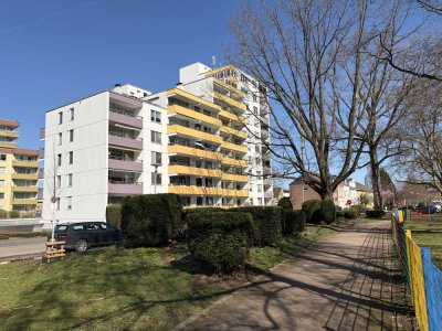 Helle 4-Zimmer Wohnung mit Balkon, Aufzug und TG-Stellplatz in MG-Odenkirchen