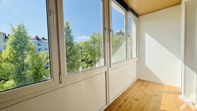 Helle Wohnung mit Loggia und Balkon in zentraler Lage
