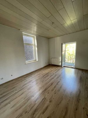 WBS-Pflicht! Helle 2-Zimmer-Wohnung mit Balkon!