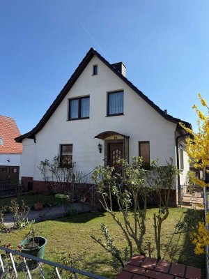 Courtagefrei: Gepflegtes EFH mit 6 Zimmern, Keller, TG, Garage, Terrasse & Garten