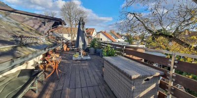 All-Inclusive-Miete! Modernisierte, möblierte DG-Wohnung mit 22m2 Dachterrasse