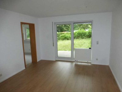 Ruhige 2-Raum Wohnung mit eigenem Garten, Terrasse und Tiefgarage