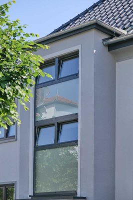 Stilvolle, neuwertige 4-Zimmer-Erdgeschosswohnung mit geh. Innenausstattung
