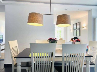 Familienparadies: ruhig gelegene und modernisierte Doppelhaushälfte mit Garten, Kamin, Einbauküche