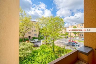 IMMOBERLIN.DE - Behagliche Altbauwohnung mit Südloggia beim Steglitzer Zentrum