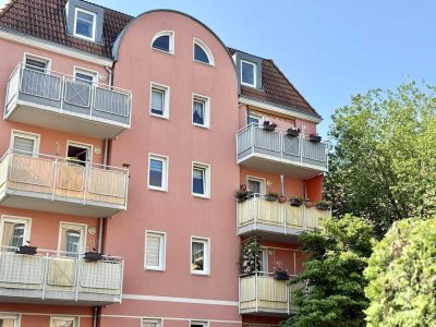 **Eigennutzer!!** 4-Zimmer Dachgeschosswohnung mit Balkon /FB-Heizung /Fahrstuhl /2x Garage