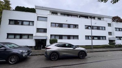 Großzügig geschnittene 2,5-Zi.-Wohnung mit großem Südbalkon