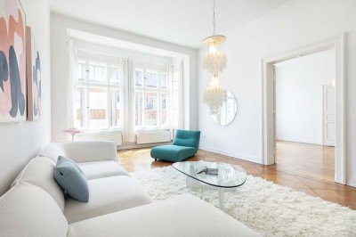 Oranienburger Straße: 5-6 Zimmerwohnung im prachtvollen Altbau mit beeindruckenden Deckenhöhen