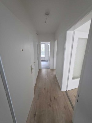St. Lorenz, sanierte 2 Zi-Wohnung, EBK, Laminat und Balkon