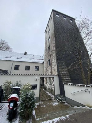 Charmante 3-Zimmer-Dachgeschosswohnung im historischen Mühlbergschlössl Starnberg