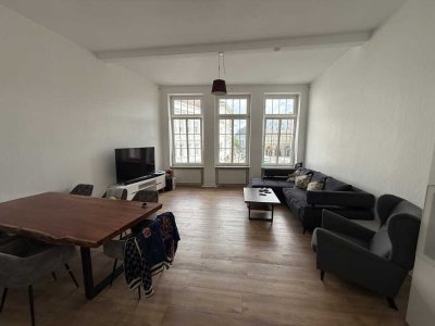 Zentrale Altbau-Wohnung direkt am Mindener Marktplatz / WG-geeignet