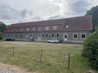 Mehrfamilienhaus mit 9 Wohneinheiten auf großem Grundstück nahe Greifswald