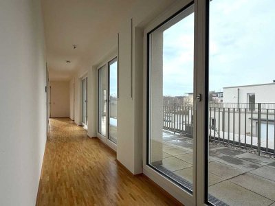 Sofort bezugsfrei: Modernes 3-Zimmer-Penthouse mit TG-Stellplatz und Panorama-Fensterfront