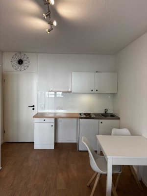 Frisch saniertes und möbeliertes 1 Zimmer Apartment mit Balkon