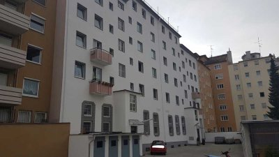Gepflegte 1-Zimmer -Wohnküche und Bad mit EBK in Augsburg