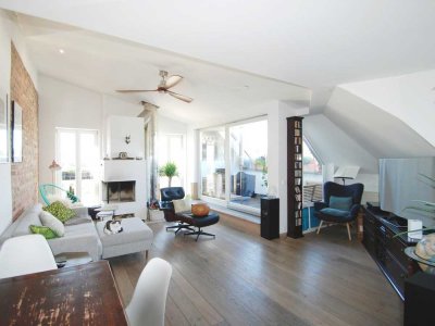 Sehr schöne Dachgeschoßwohnung mit Kamin in denkmalgeschütztem Altbau in Haidhausen